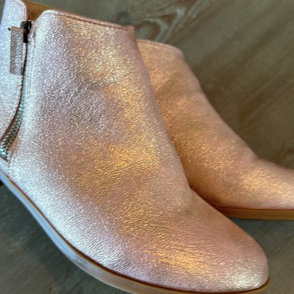 Cat & Jack pink ankle boots. Size 5 - Picture 5 of 5